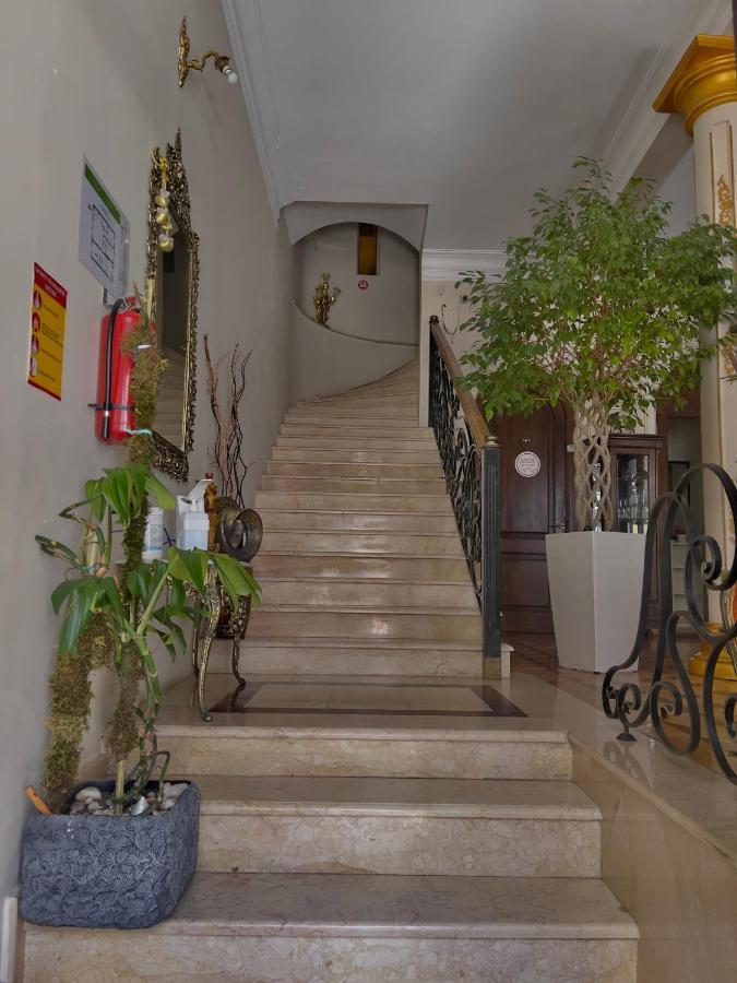 Отель Luxors Garden Батуми Экстерьер фото